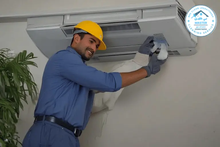 كم يكلف تنظيف مكيف مع الفك والتركيب في الرياض